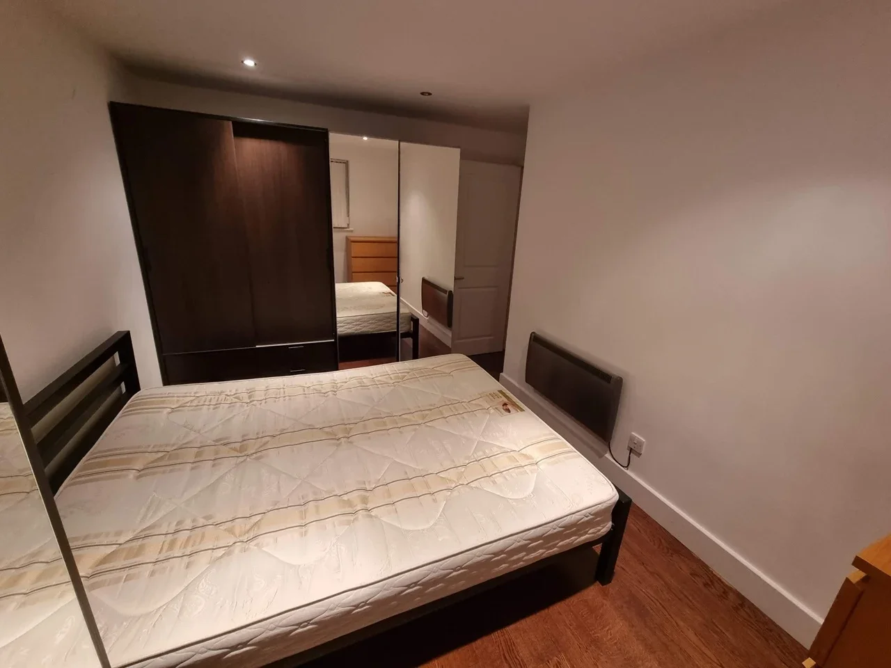 Flat Upper Street in Greater London