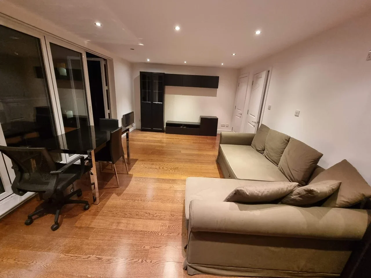 Flat Upper Street in Greater London