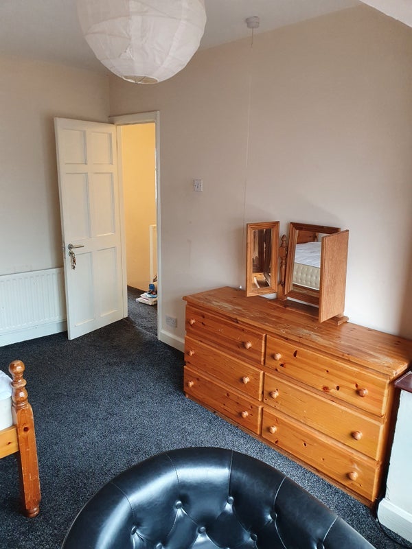 Room Meschines Street in Coventry