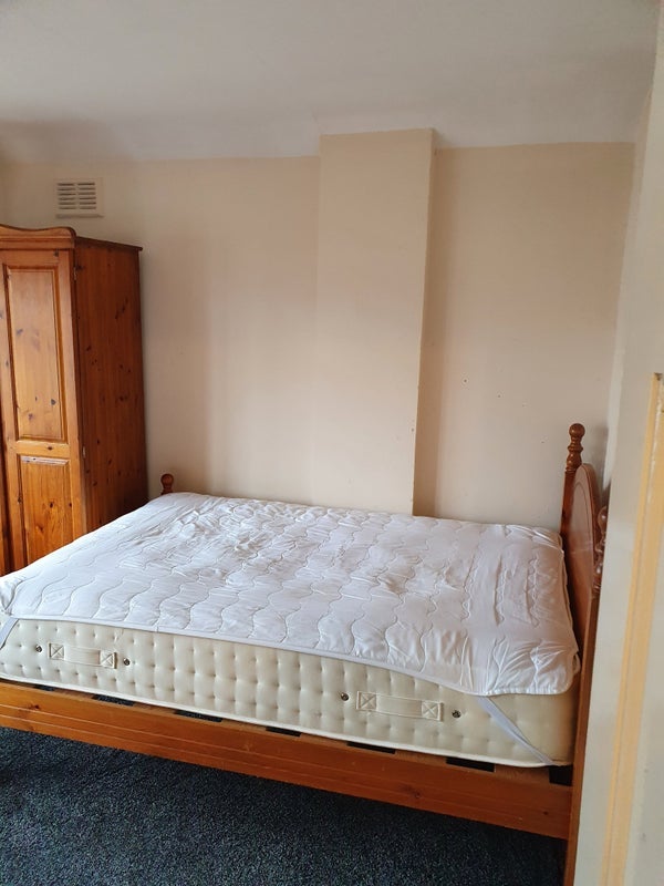 Room Meschines Street in Coventry