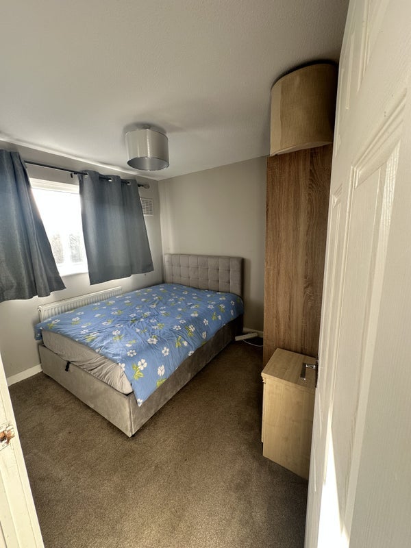 Room Colyer Close in Greater London