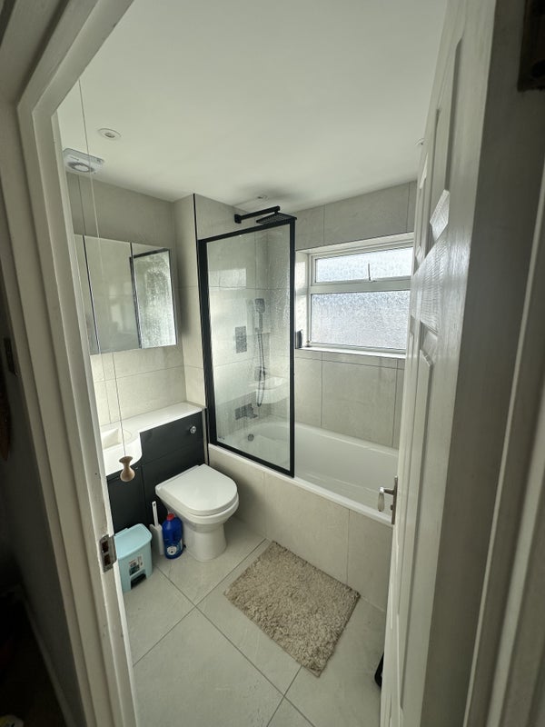 Room Colyer Close in Greater London