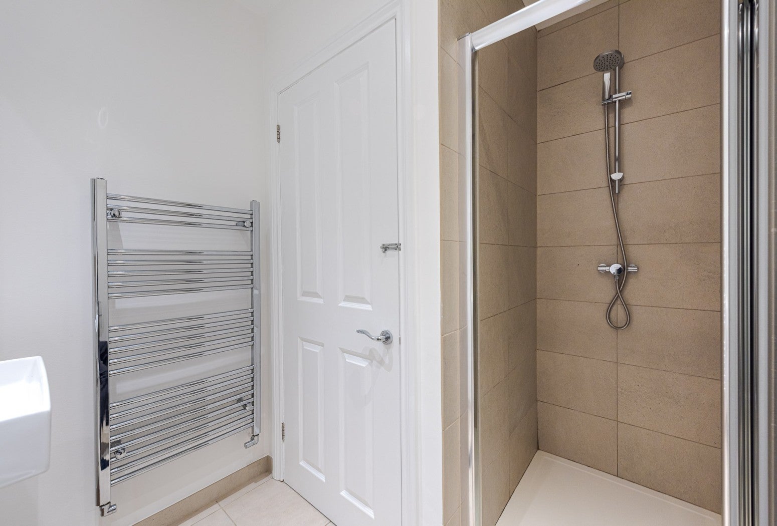 Flat Lurline Gardens in Greater London