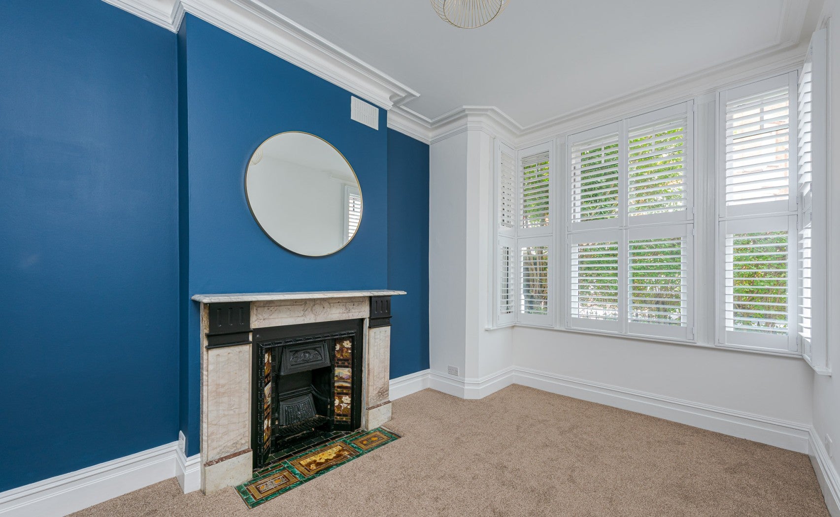 Flat Lurline Gardens in Greater London