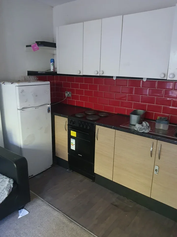 Flat Oakington Manor Drive in Greater London