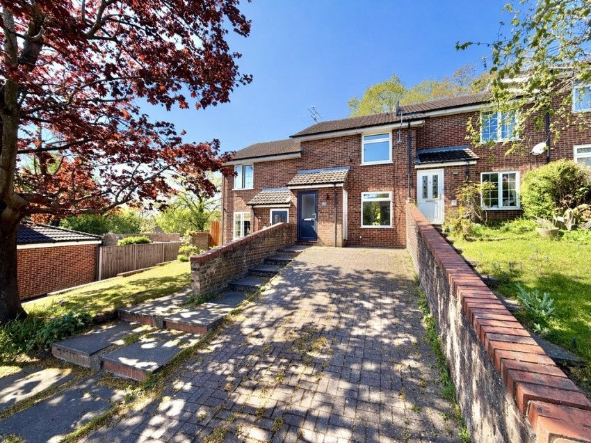 House Buckingham Way in Surrey Heath