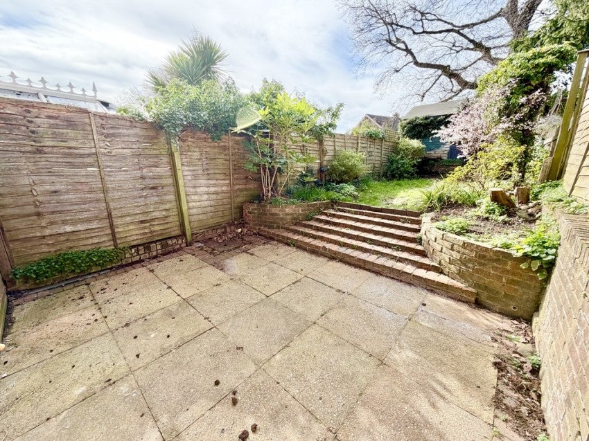 House Buckingham Way in Surrey Heath