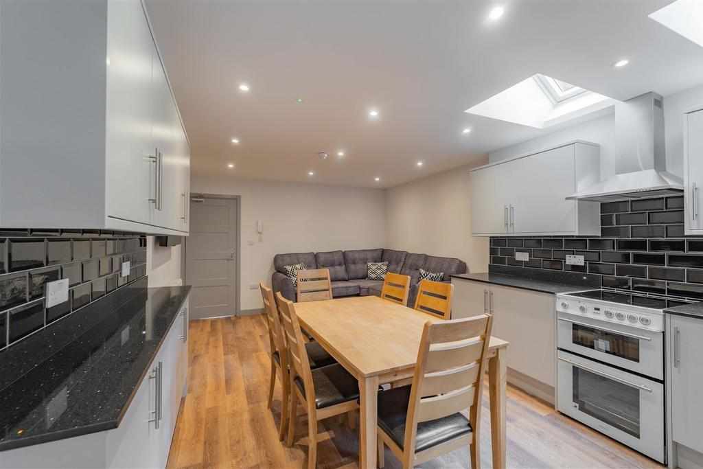 Flat Teignmouth Road in Birmingham