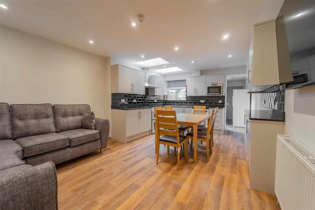 Flat Teignmouth Road in Birmingham
