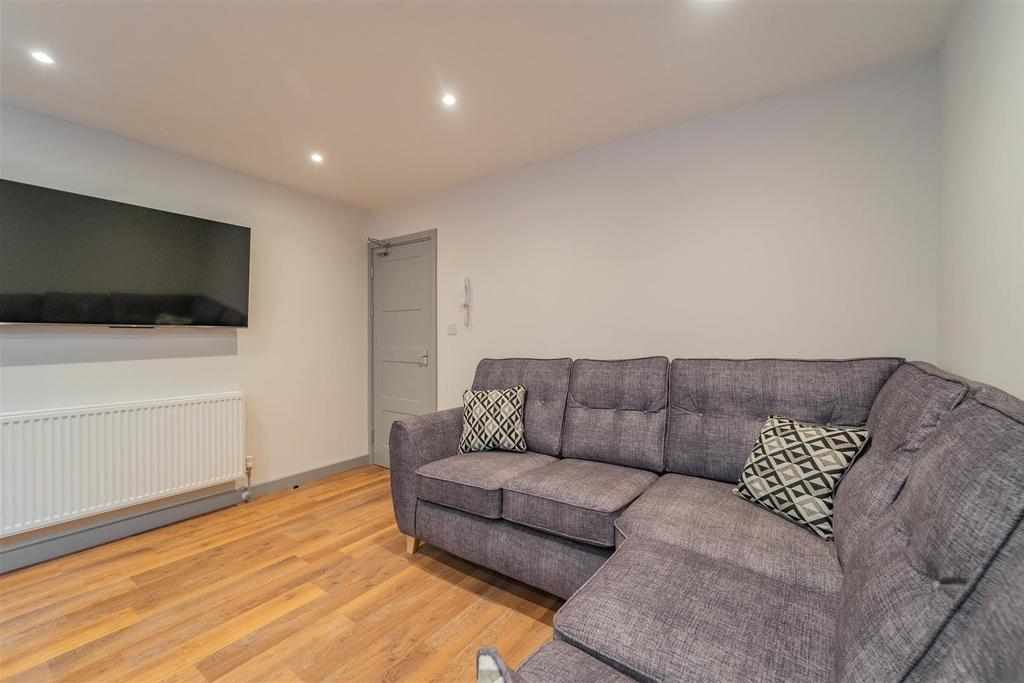 Flat Teignmouth Road in Birmingham