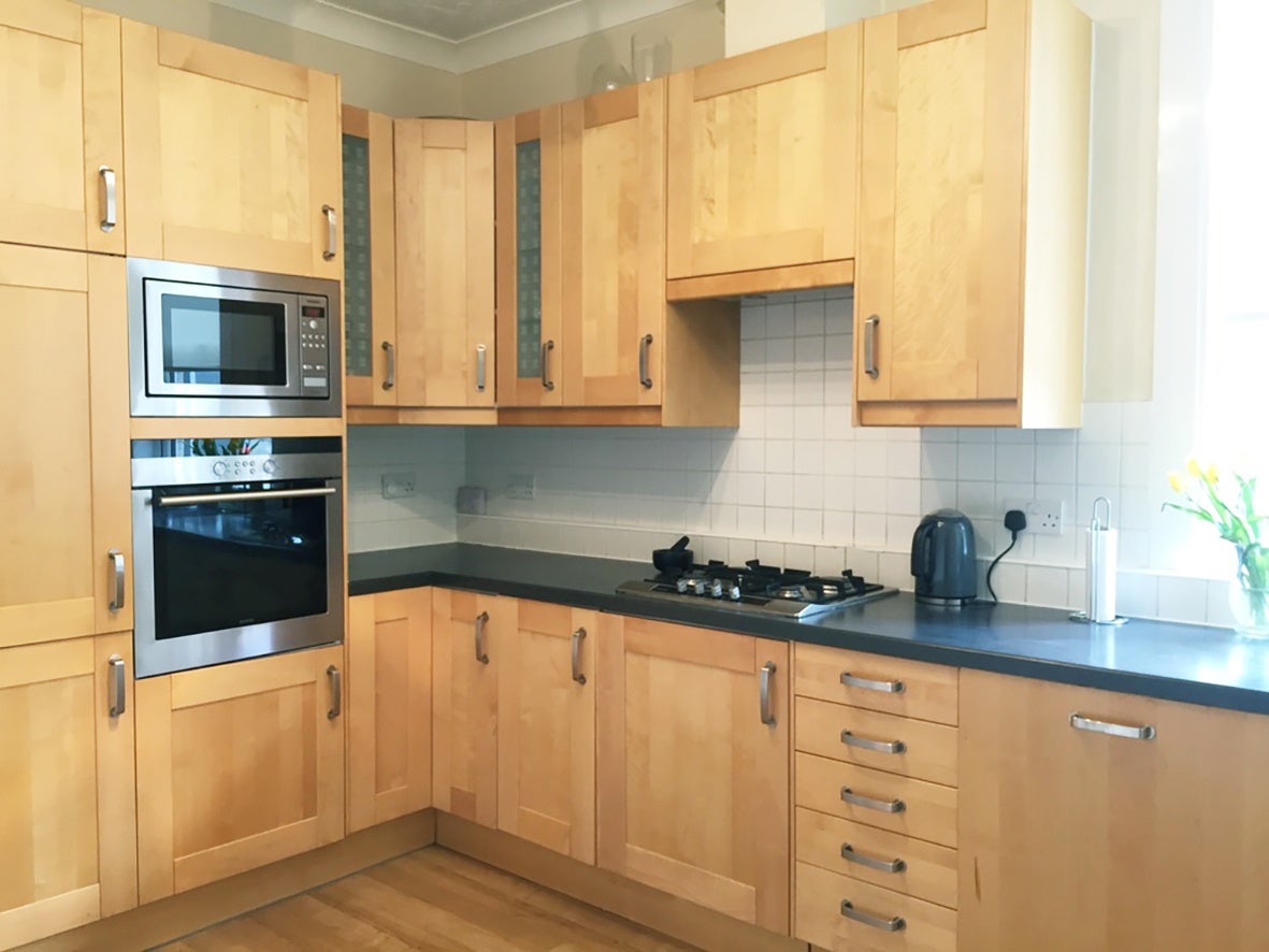 Flat Sherwood Park Road in Greater London