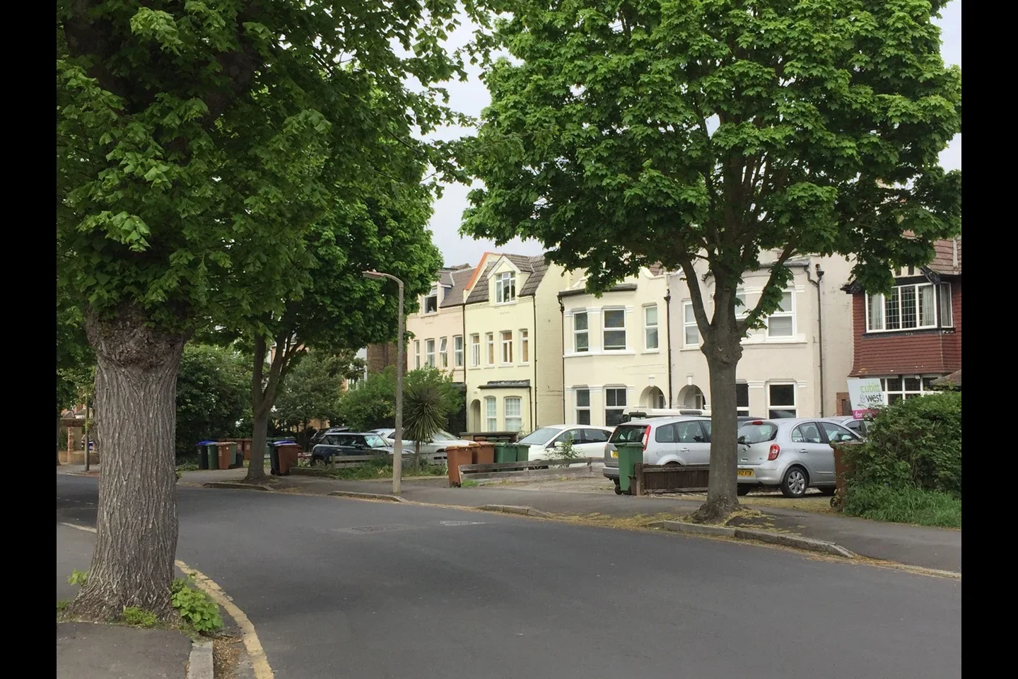 Flat Sherwood Park Road in Greater London