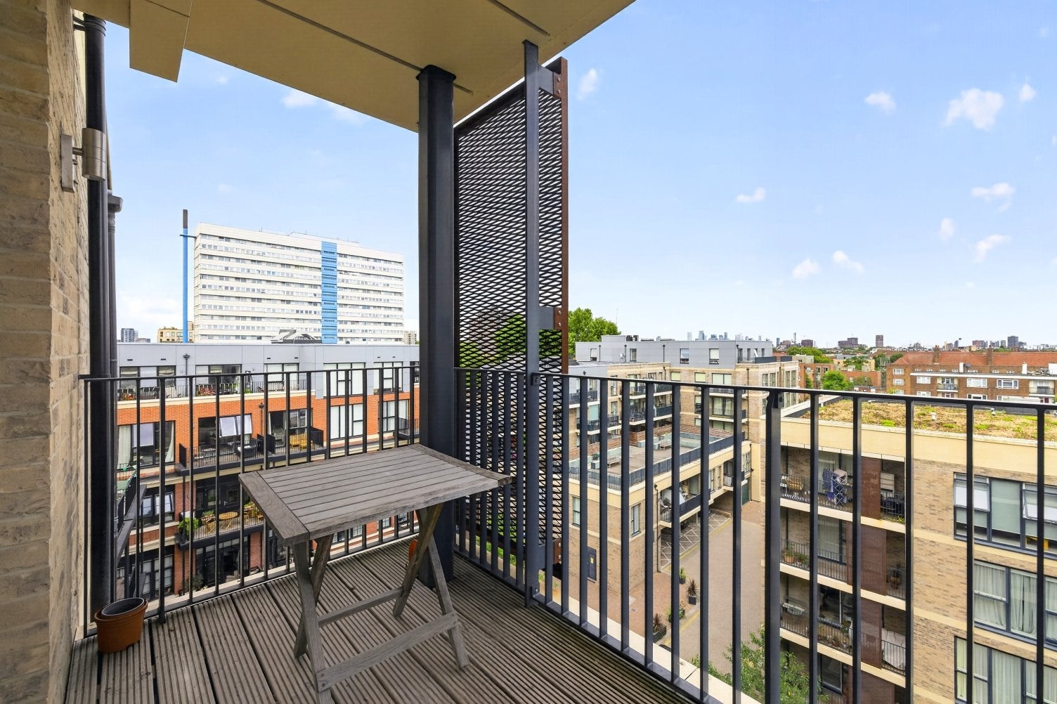 Flat Scena Way in Greater London