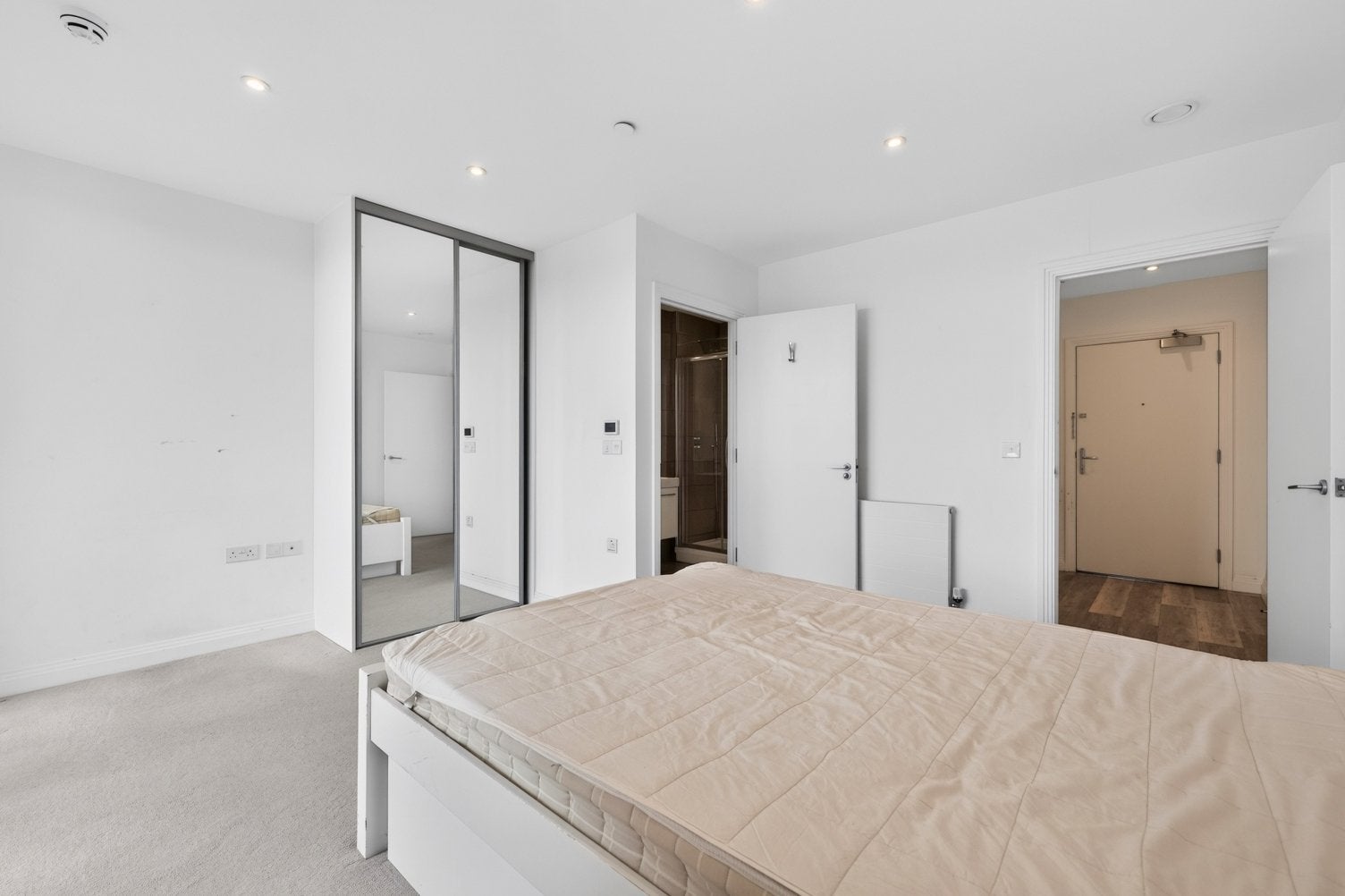 Flat Scena Way in Greater London