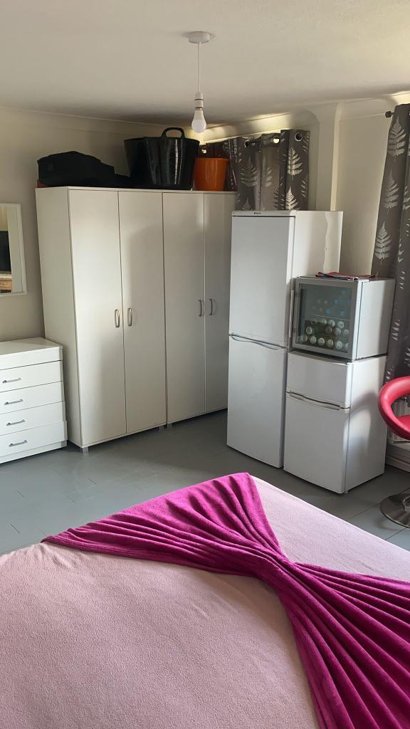 Room Longberrys in Greater London