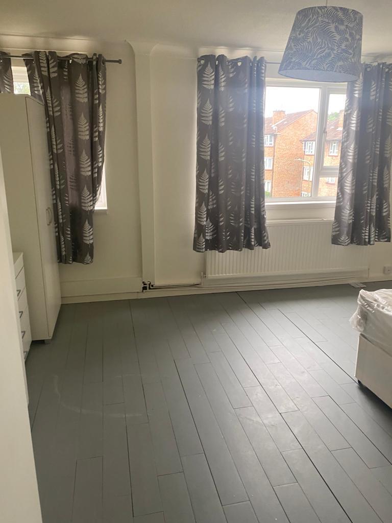 Room Longberrys in Greater London