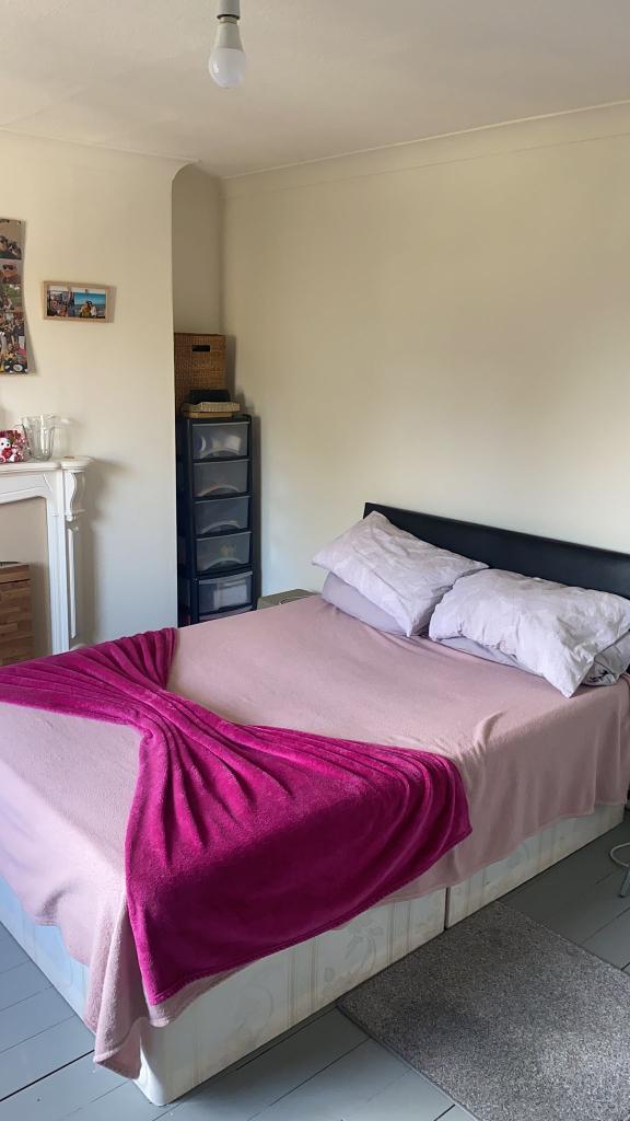 Room Longberrys in Greater London