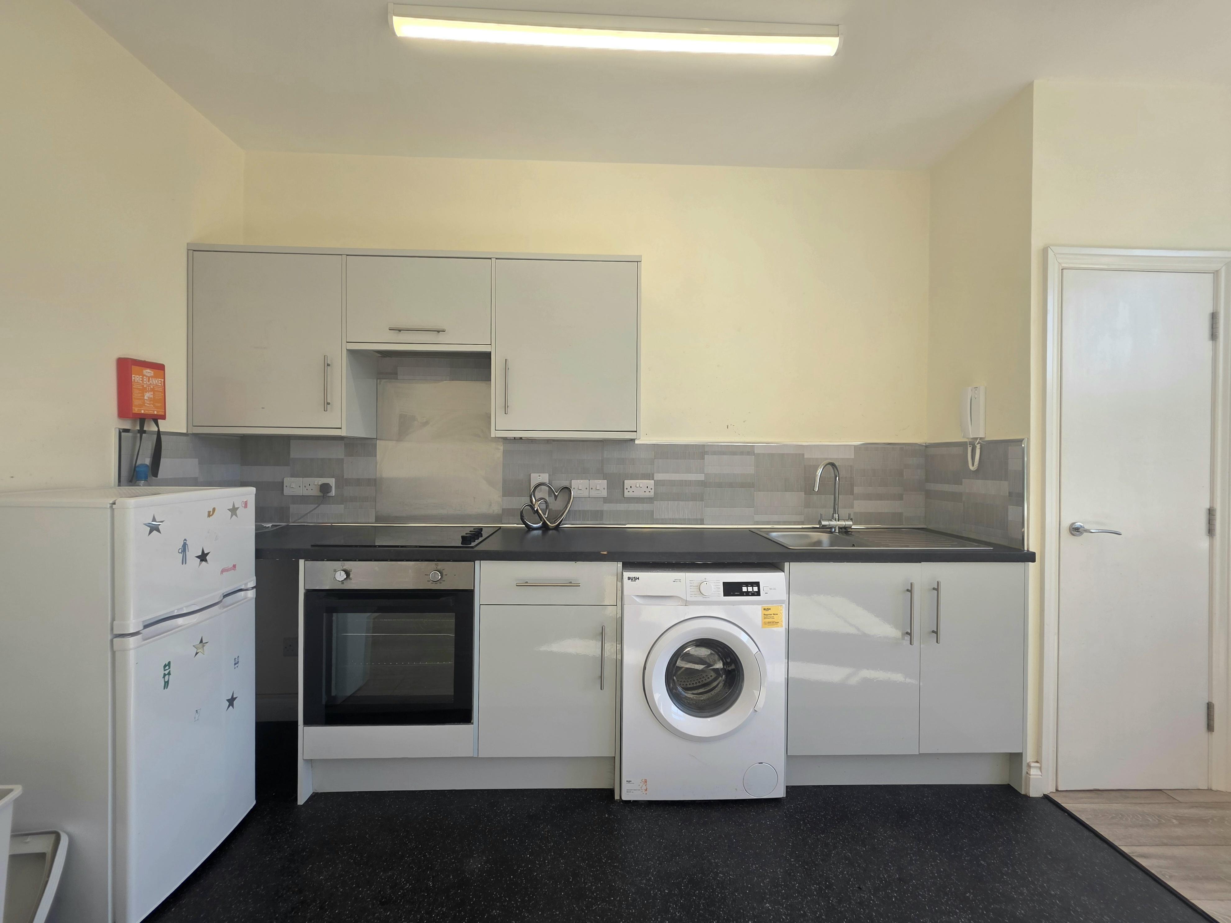 Flat Cleveland Road in Torquay