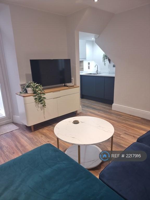 Room Pleasant Street in Swansea