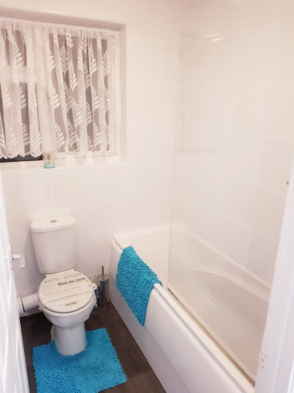 Room Sycamore Drive in Brentwood