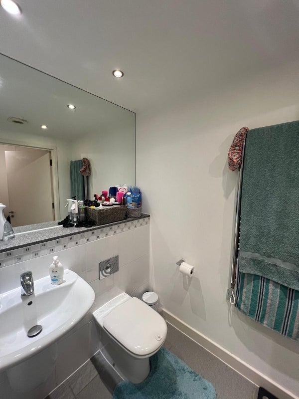 Flat Warton Road in Greater London