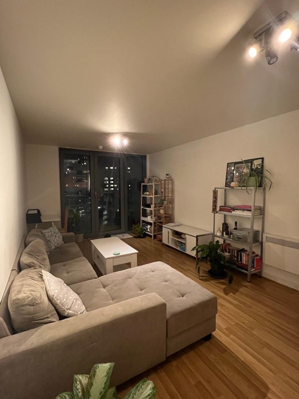 Flat Warton Road in Greater London
