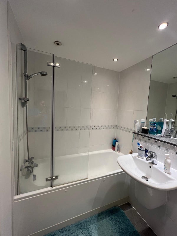 Flat Warton Road in Greater London