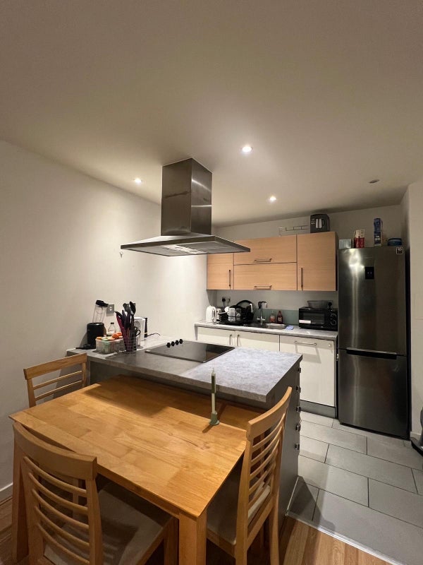 Flat Warton Road in Greater London