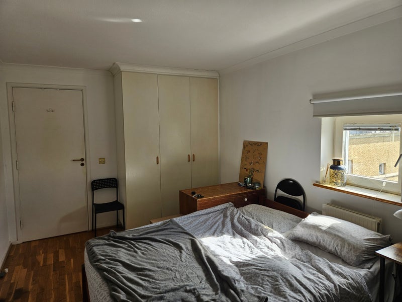 Room South Sea Street in Greater London