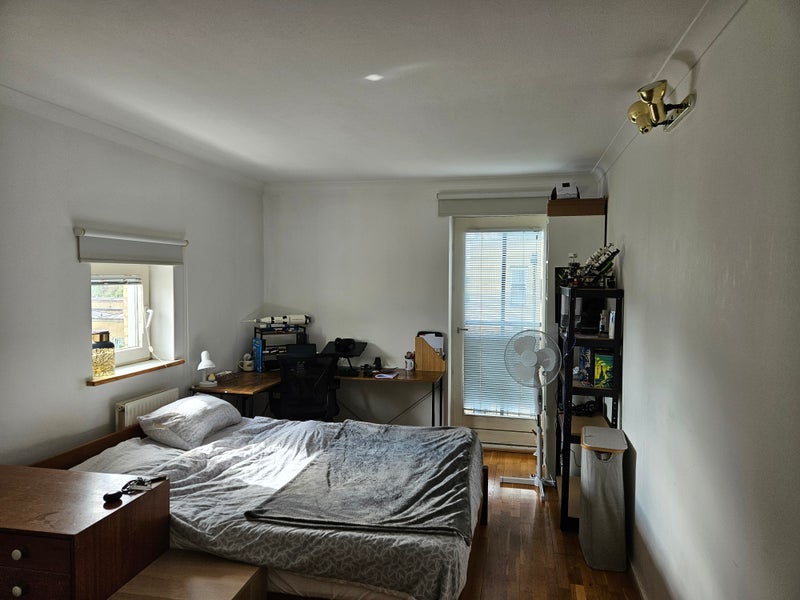 Room South Sea Street in Greater London