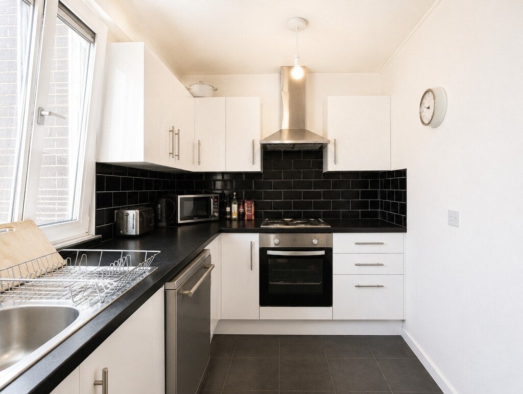 Room Gernon Road in Greater London