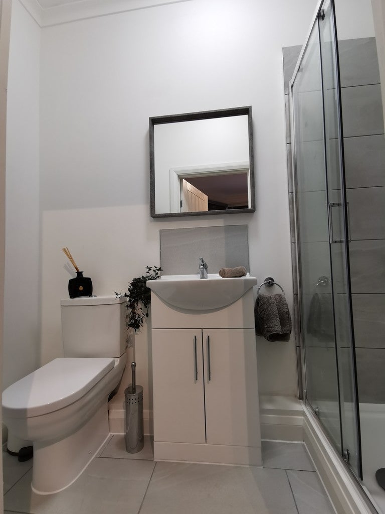Room Bellclose Road in Greater London