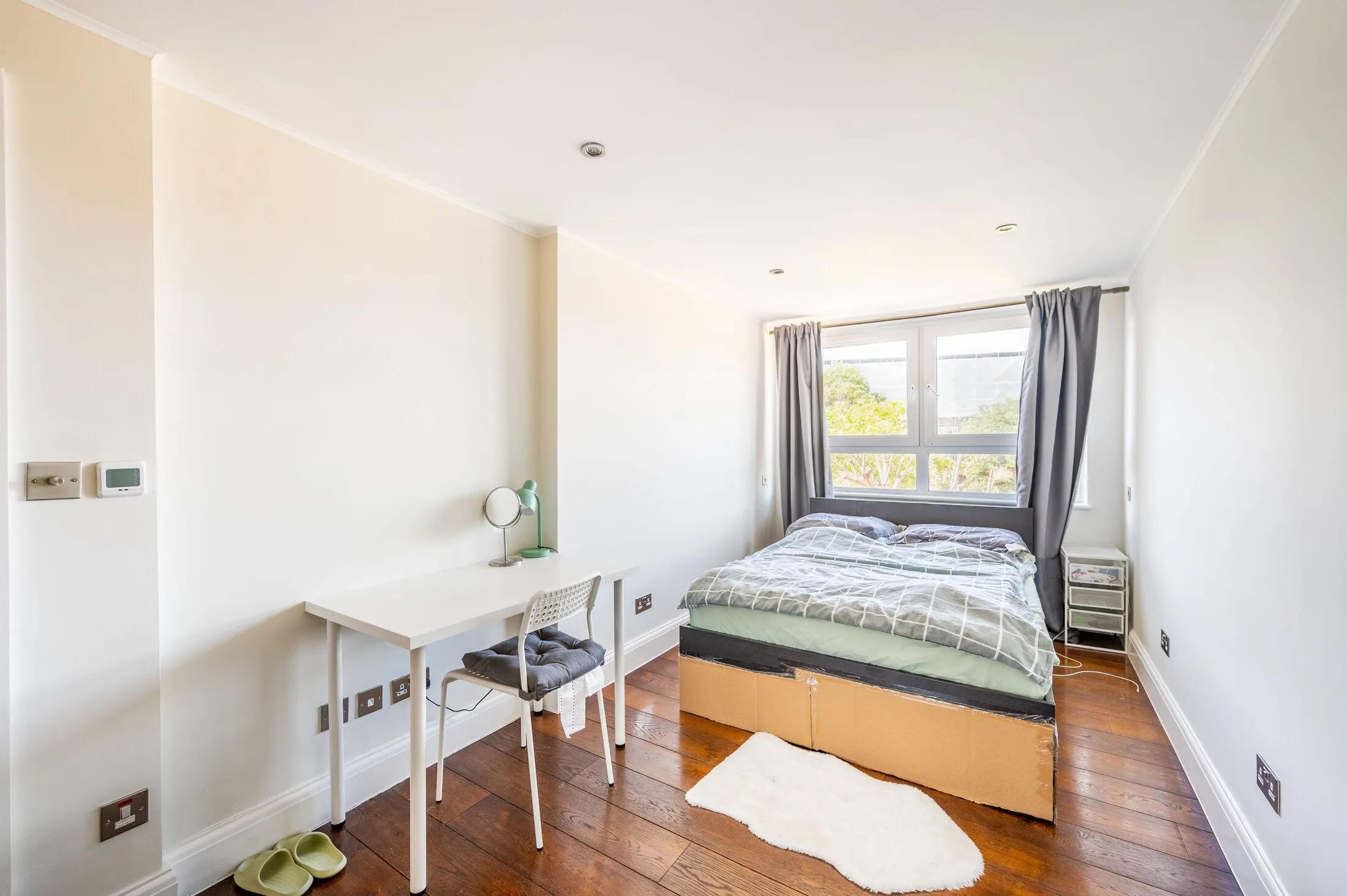 Flat St. Quintin Gardens in Greater London