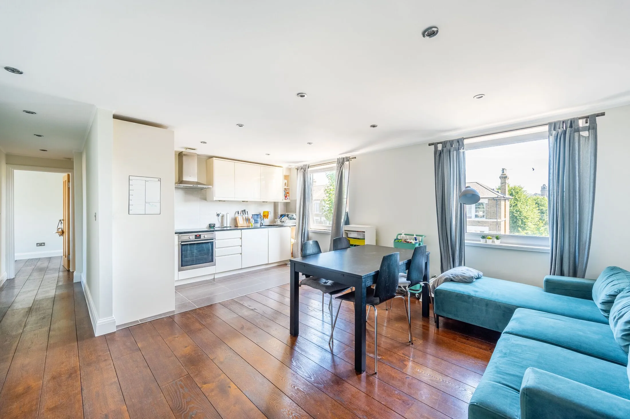 Flat St. Quintin Gardens in Greater London