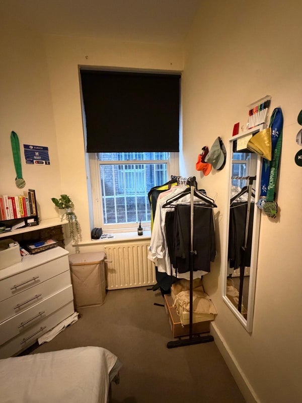 Room Lurline Gardens in Greater London