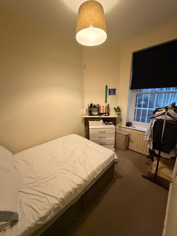 Room Lurline Gardens in Greater London