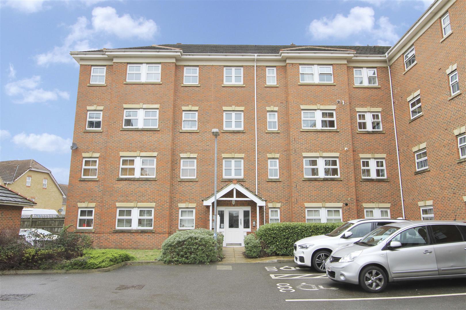 Flat Crispin Way in Greater London