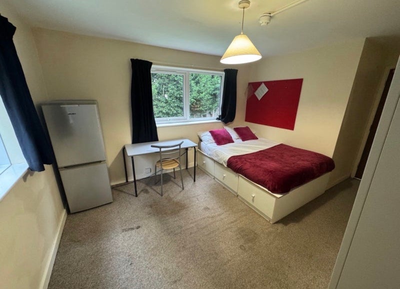 Room Shirecliffe Lane in Sheffield