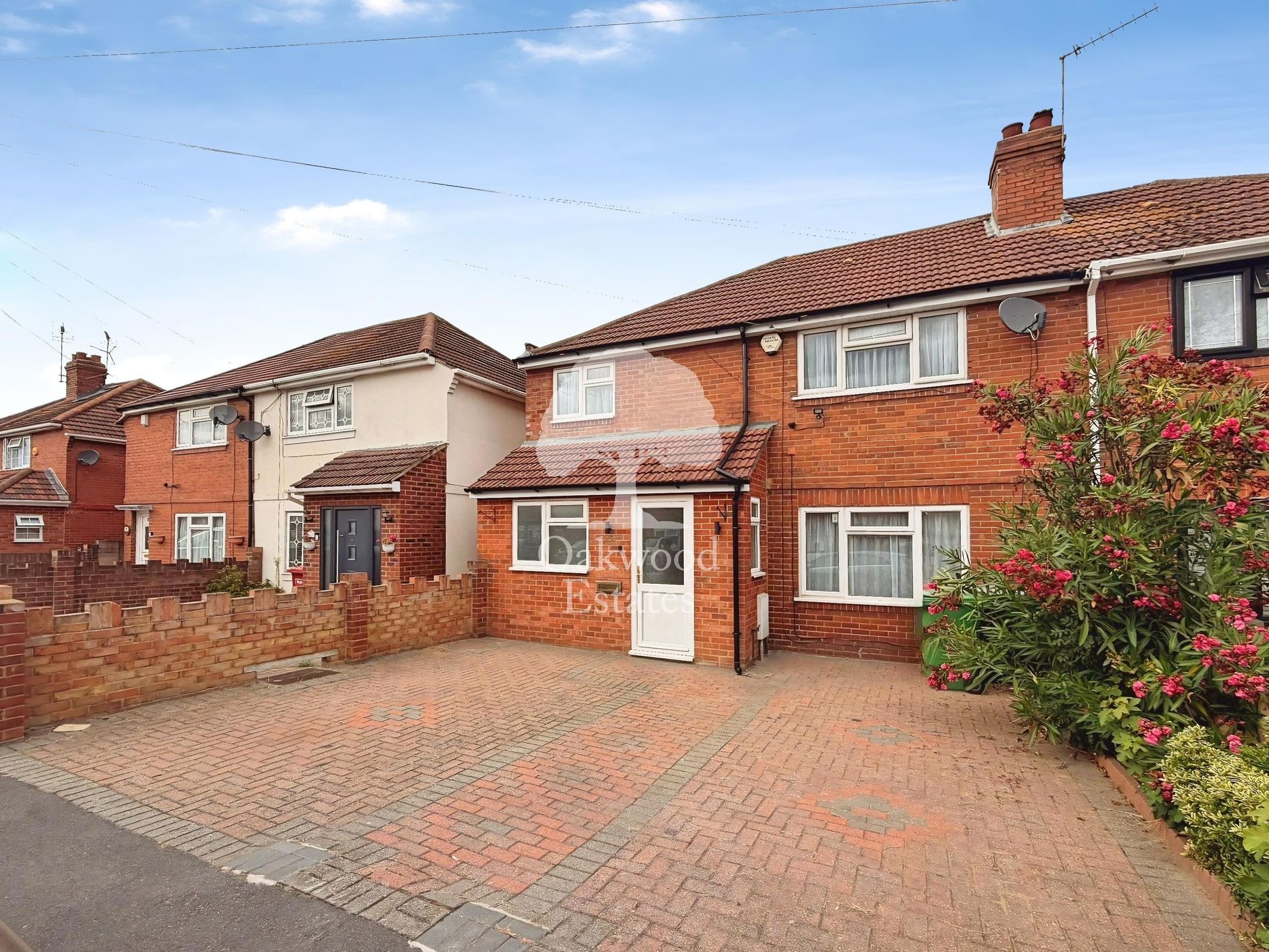House Norfolk Avenue in Slough