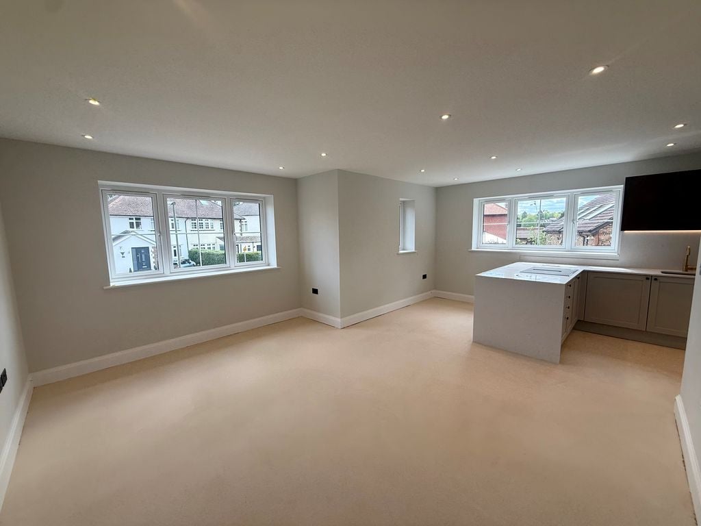 Flat Farleigh Road in Warlingham