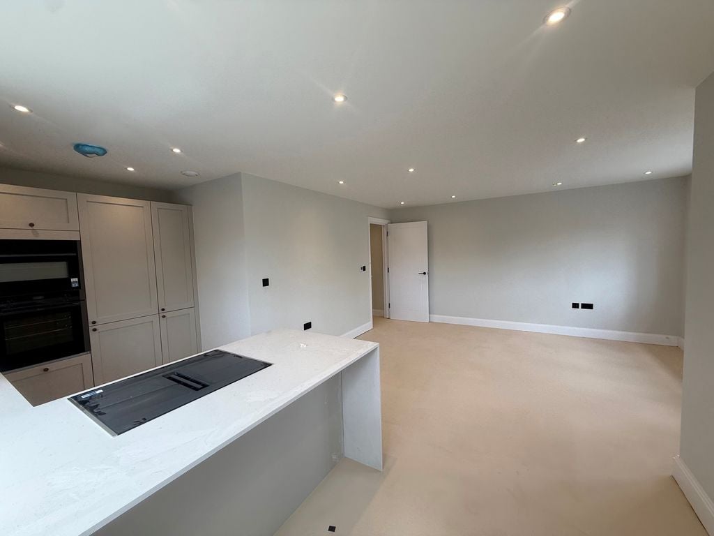 Flat Farleigh Road in Warlingham