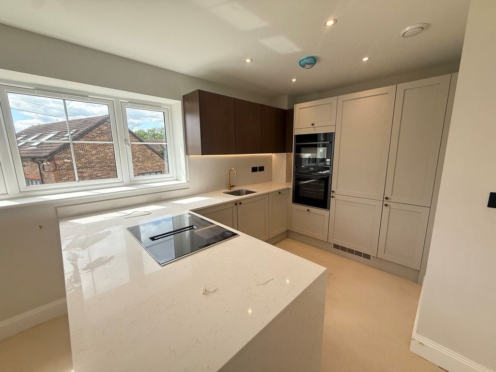 Flat Farleigh Road in Warlingham