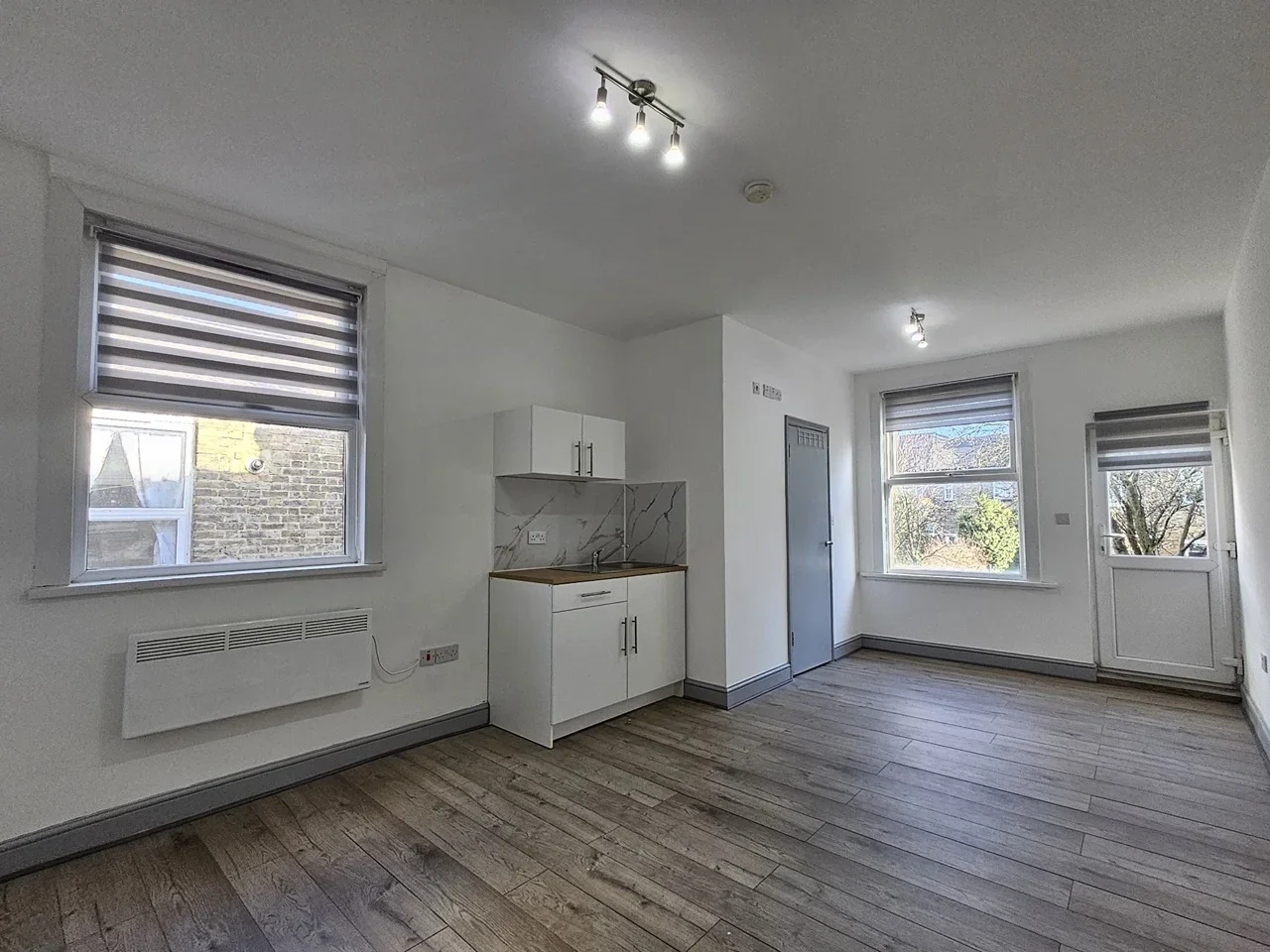 Room Mount Pleasant Road in Greater London