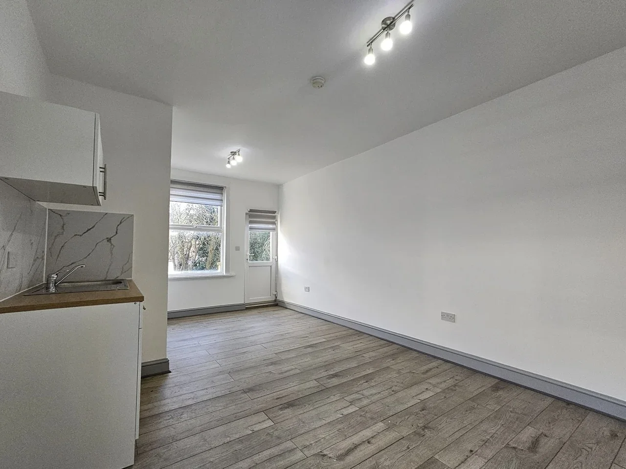 Room Mount Pleasant Road in Greater London