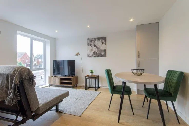 Flat Victoria Avenue in Staveley