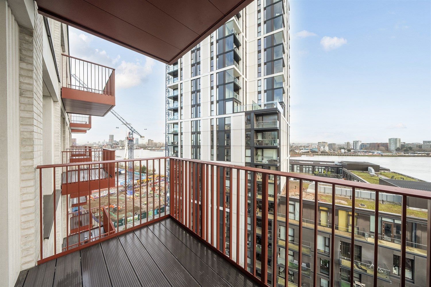 Flat Chandlers Avenue in London