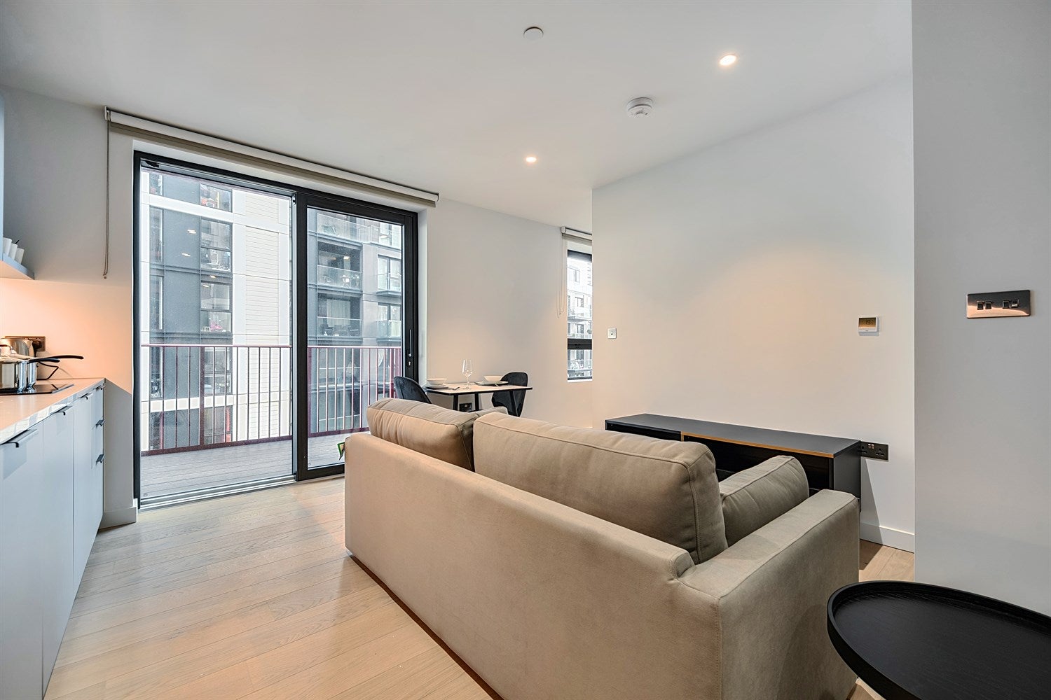 Flat Chandlers Avenue in London