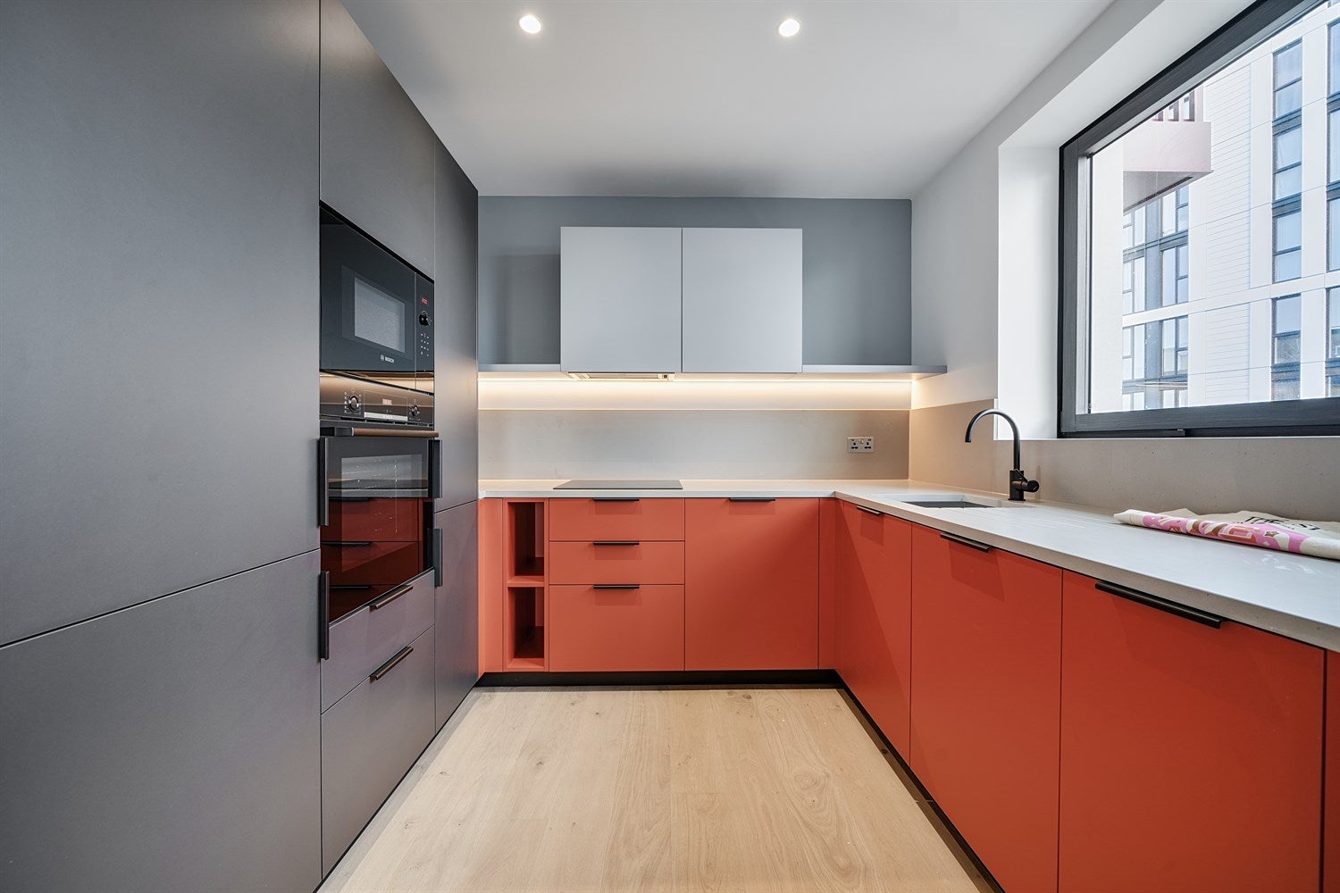 Flat Chandlers Avenue in London