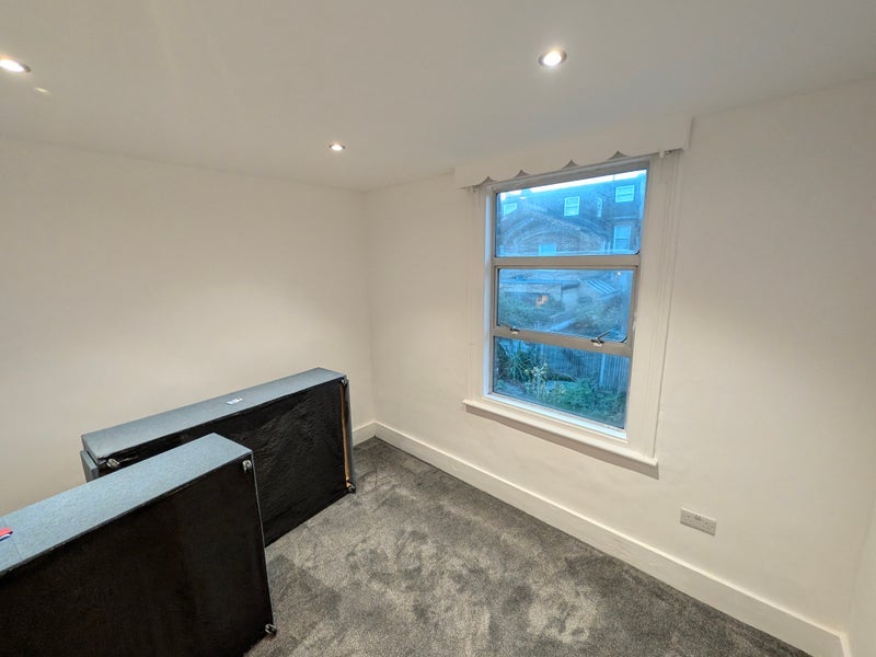 Flat Mortimer Road in London