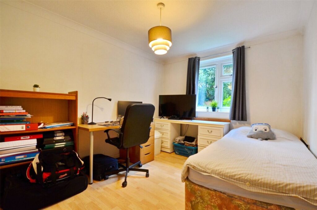 Flat Southfield Road in Bristol